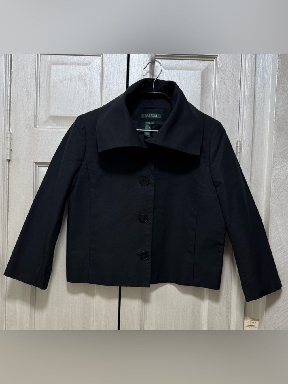 Lauren Ralph Lauren Women
Size 8 Fountainhead Black
Silk Blend Crop Blazer